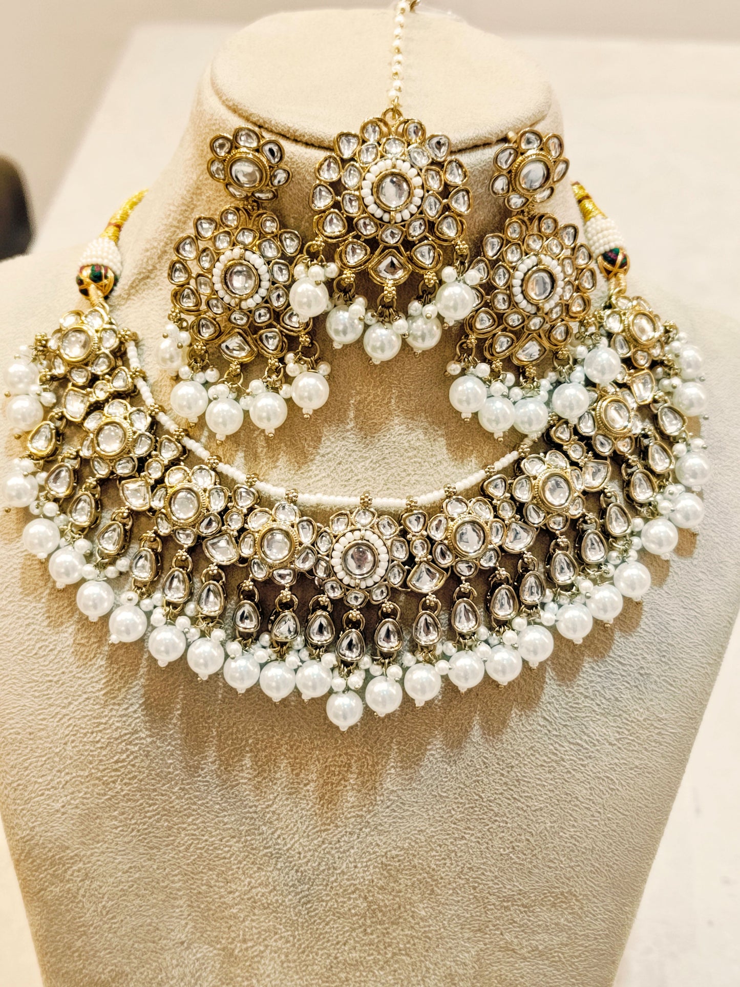 Ivory PRAJAKTA Necklace Set